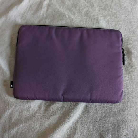 *LIKE NEW* LILAC PURPLE LAPTOP/TABLET CASE - Picture 2 of 3